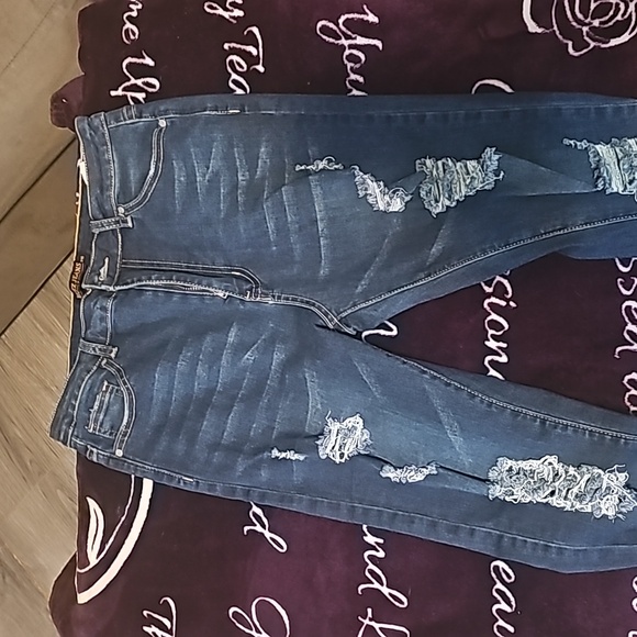 Brand new pair of jeans I punched from a girl  on poshmark - Picture 1 of 7